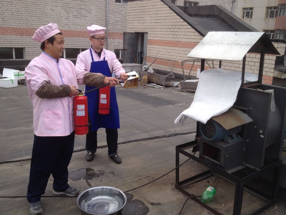 后勤管理与服务处组织伙食科进行消防安全应急